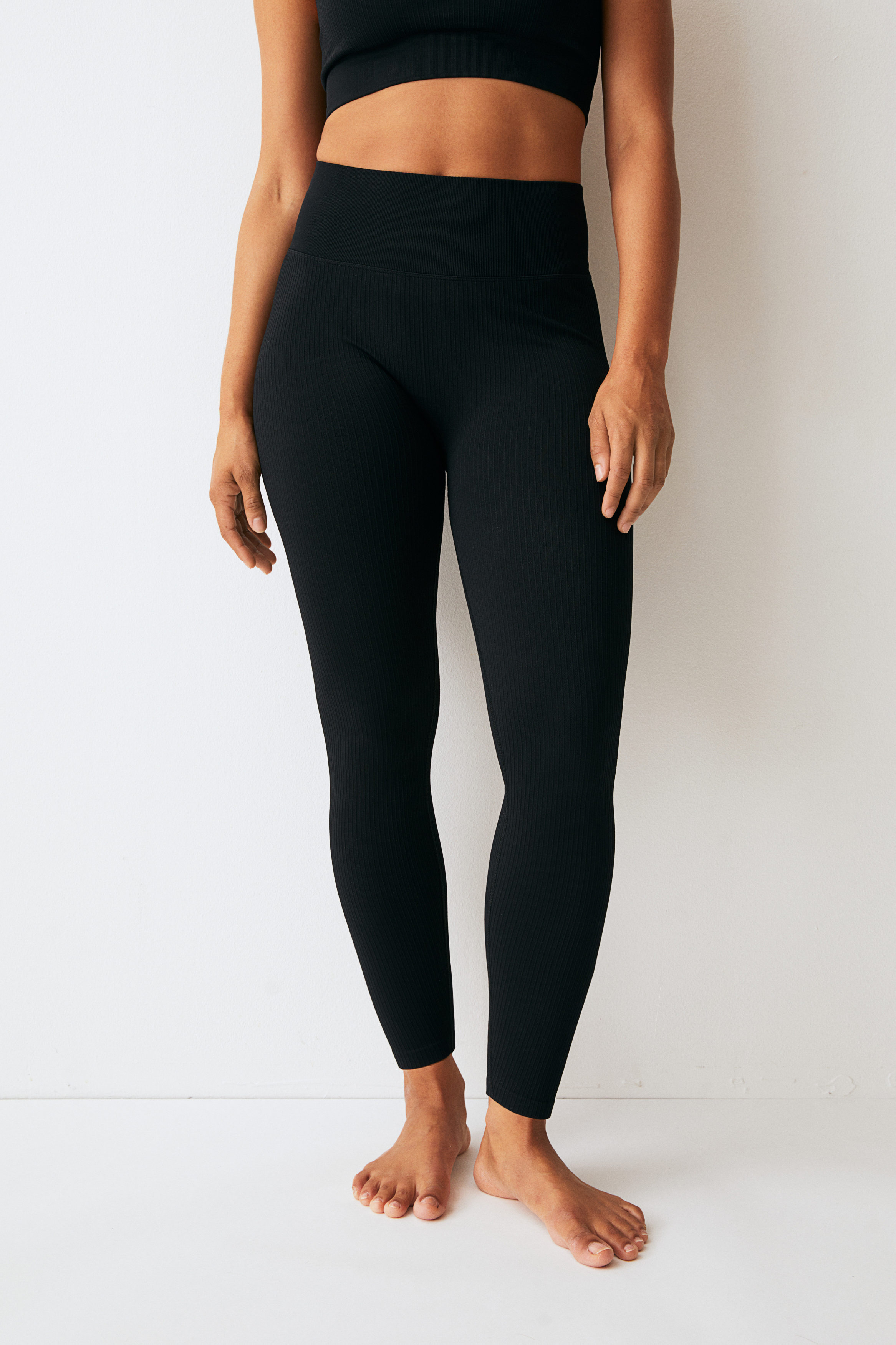 Buy DryMove™ Seamless Sports tights online in Egypt