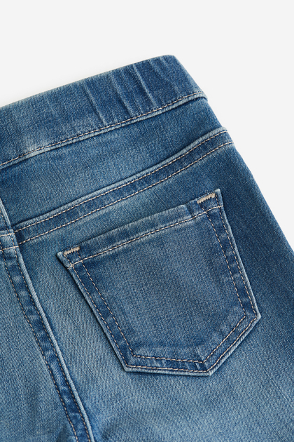 بنطلون جينز مطاطي بقصّة واسعة - أزرق دينم - الأطفال | اتش آند ام مصر